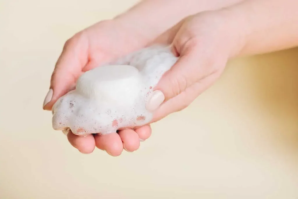 Hoe gebruik je shampoobars