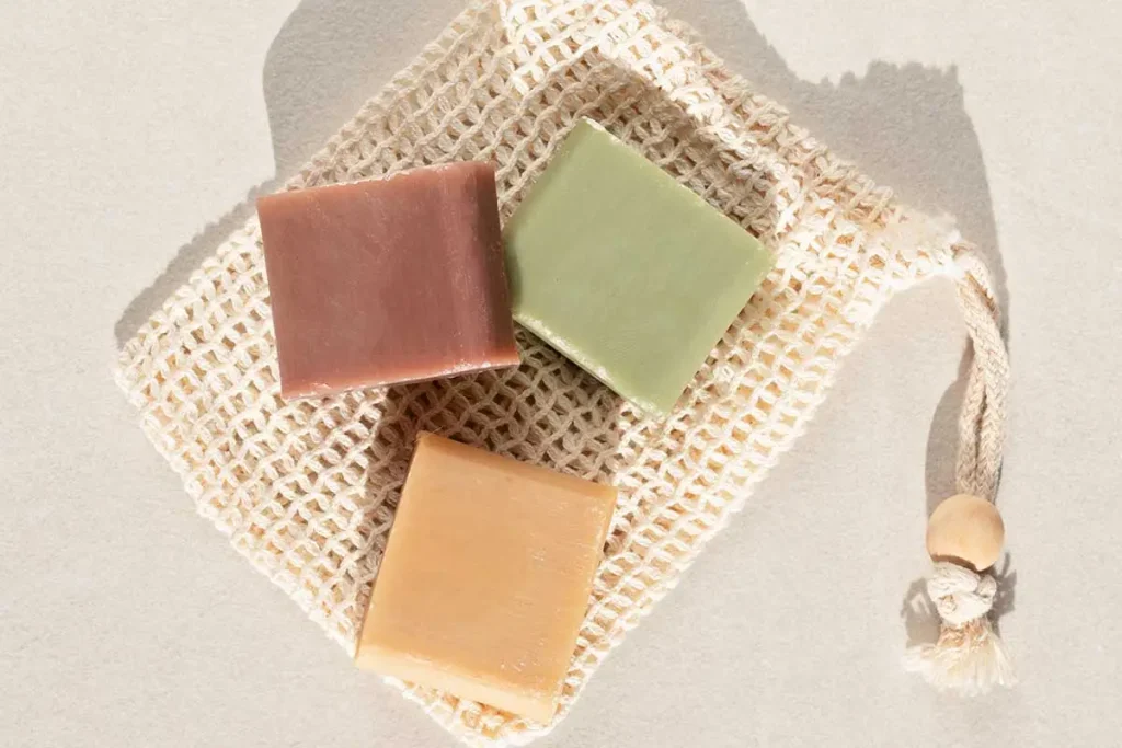 Hoe shampoobars laten drogen met zeepzakje