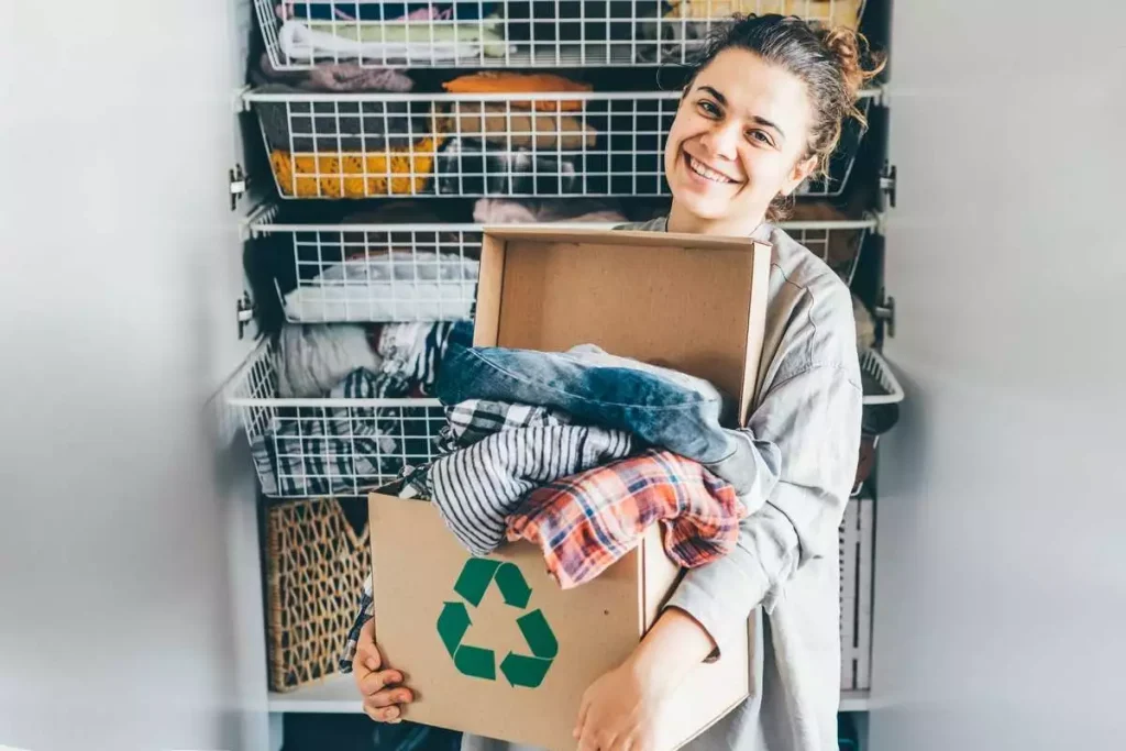 Kledij recycleren hergebruiken kringloop
