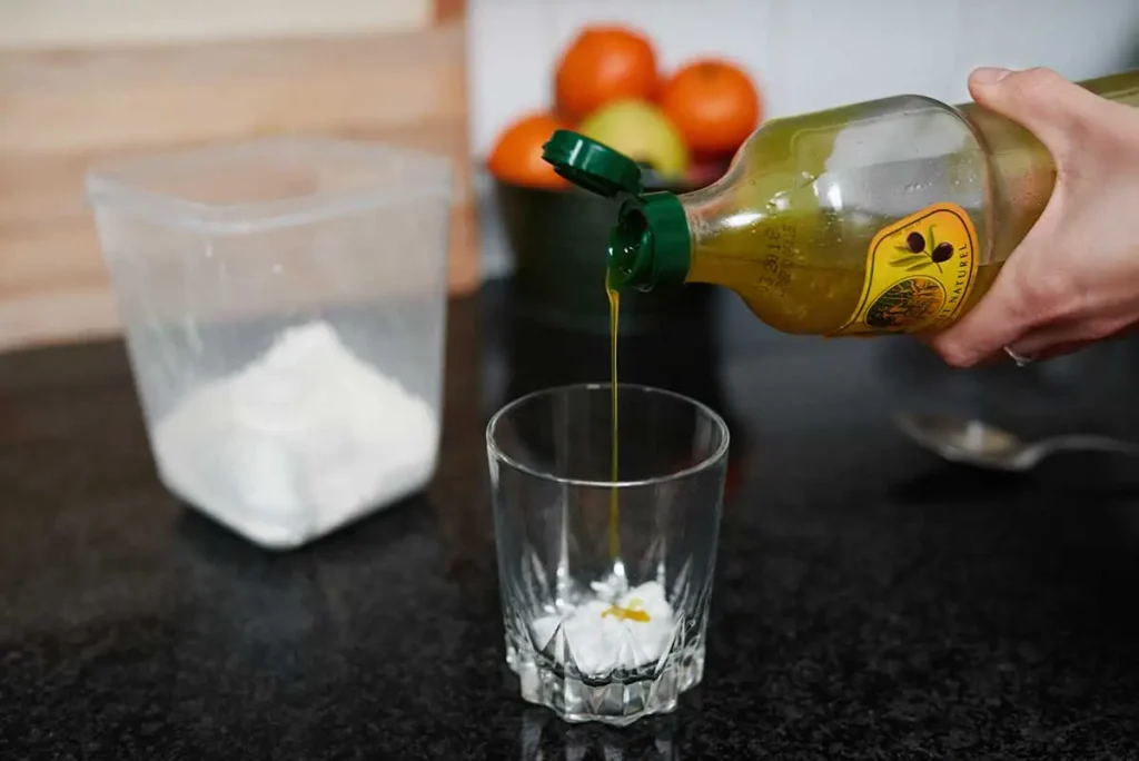 Lijm bokalen verwijderen met olijfolie