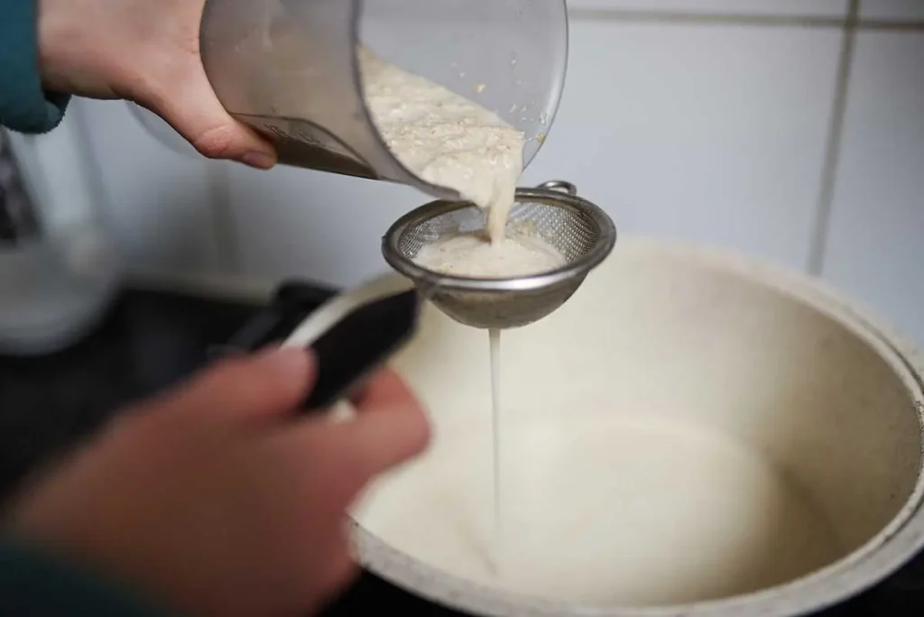 Plantaardige melk zeven